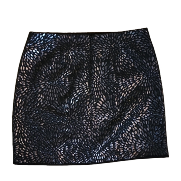 LOFT black mini skirt. Size 8 - Picture 4 of 4